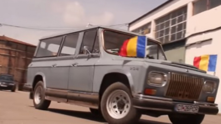 Cum arată limuzina preferată a lui Ceauşescu, ARO 304. Maşina se vinde în zilele noastre cu 50.000€